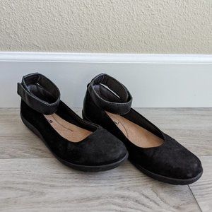 Women's Size US7.5 Clarks Ballet Flats